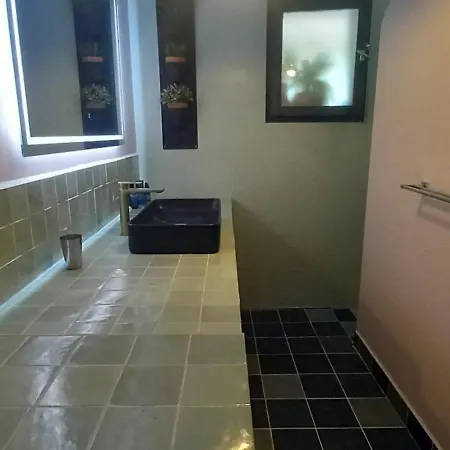 Piscine Privee, Jardin Et Parking Au Coeur De Apartament